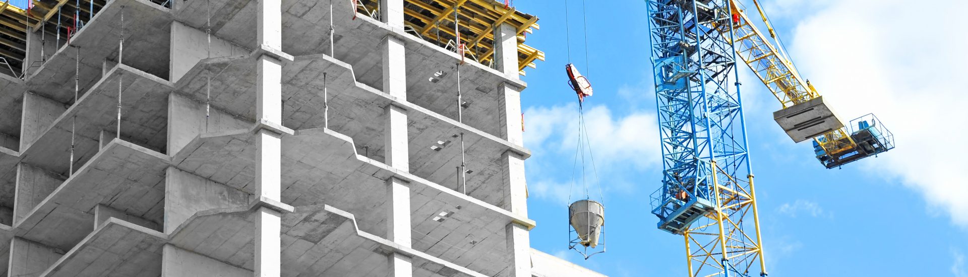 Conheça os tipos de grua e qual a sua função no canteiro de obras.